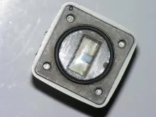 Detail na chraneny vlnovod WR 75 so signalnym zberacom jednopolaritneho